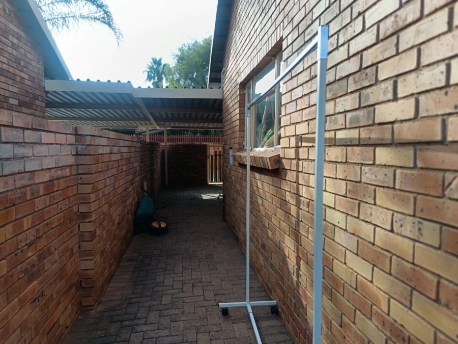 2 Bedroom Property for Sale in Rhodesdene Northern Cape